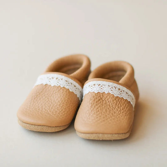 Baby slip-ons with lace